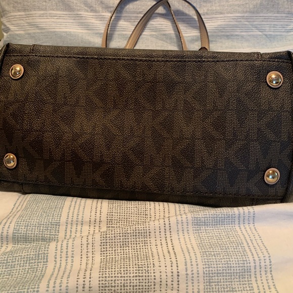Michael Kors East/West Monogrammed Jet Set Tote - Picture 7 of 7